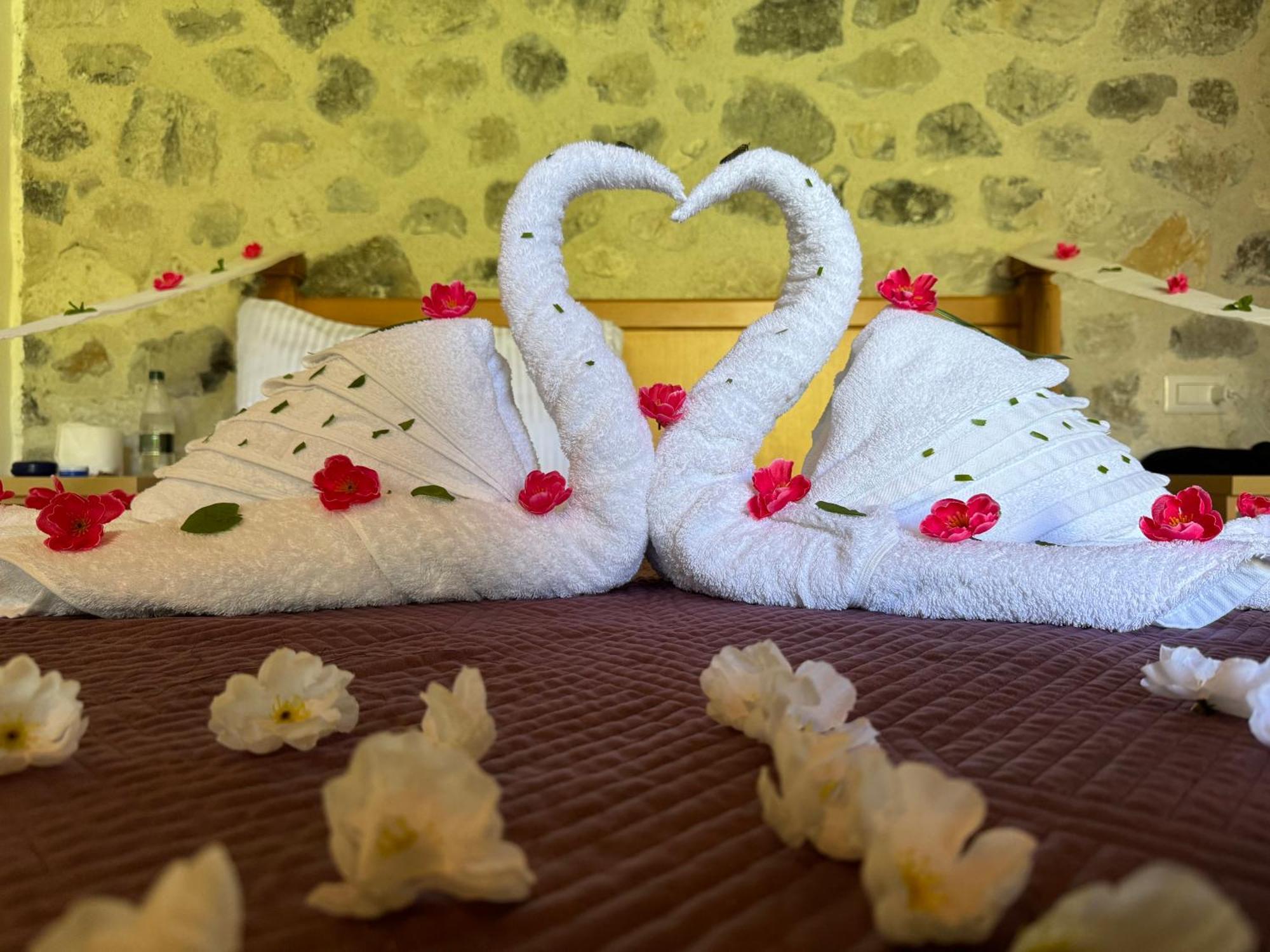 Thethi Paradise Hotel & Restaurant 外观 照片