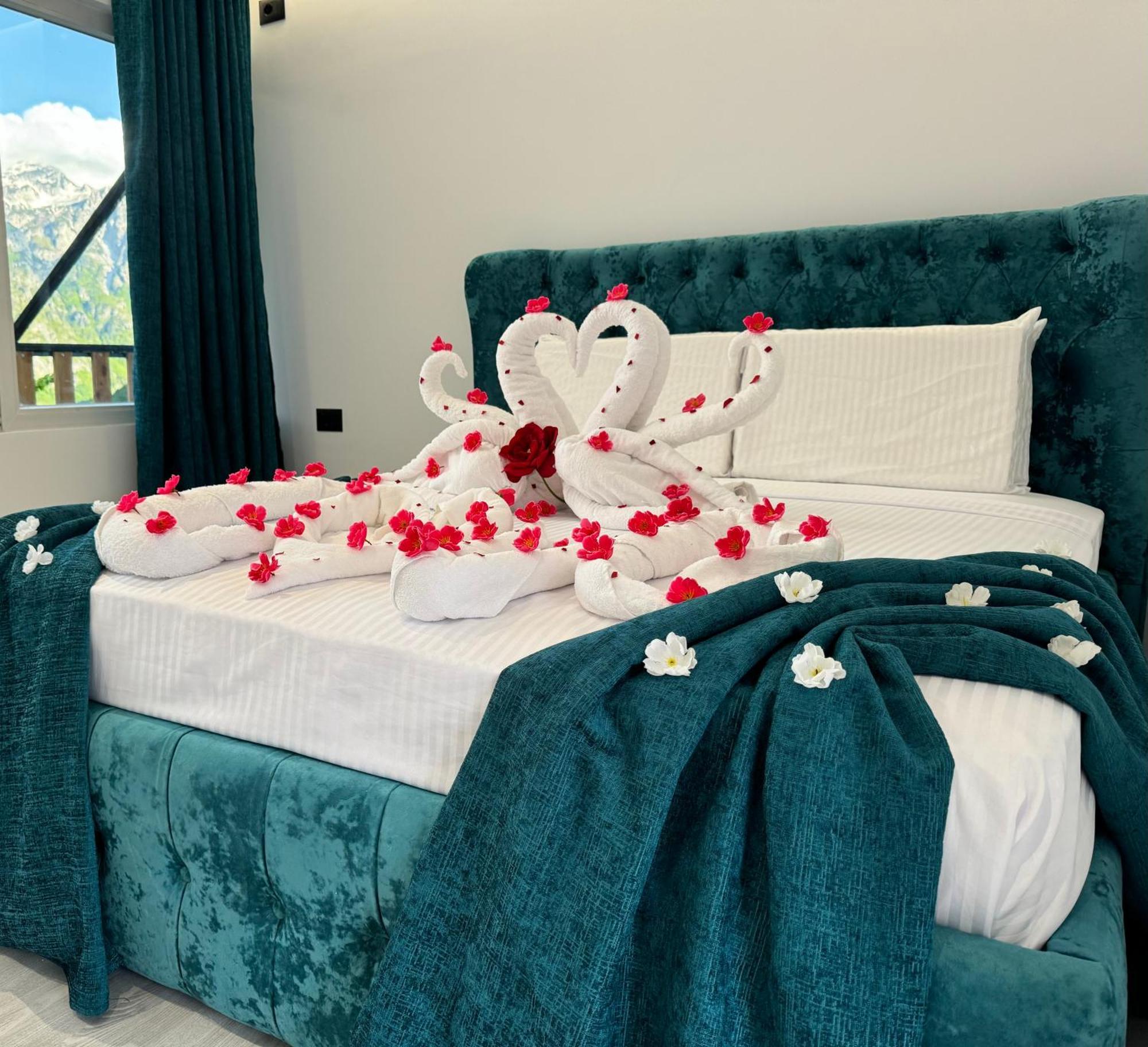 Thethi Paradise Hotel & Restaurant 外观 照片
